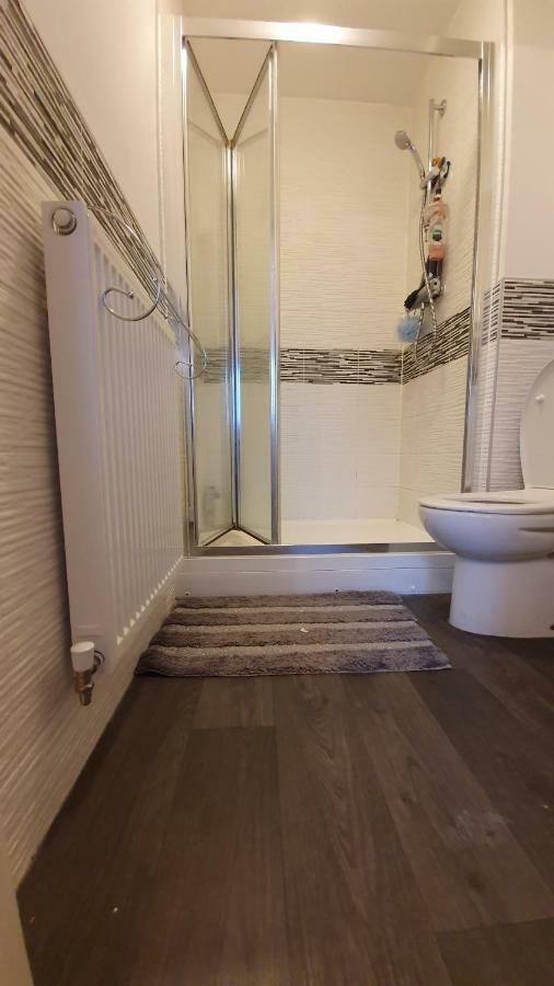 King En-Suite Close To The A30 坎伯恩 客房 照片